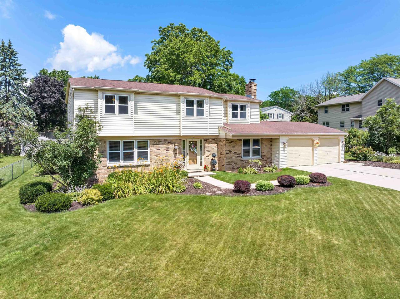 Malcore Dr, Green Bay, WI 54302