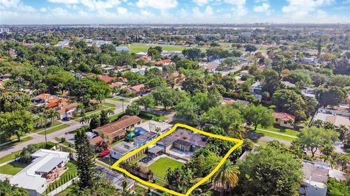 516 La Villa Dr, Miami Springs, FL, 33166-6028 | Card Image