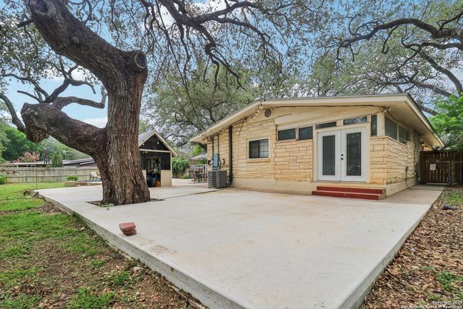 503 Mockingbird Ln, House other with 3 bedrooms, 2 bathrooms and null parking in Devine TX | Image 40