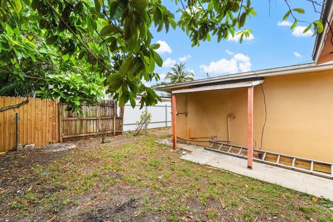 1228 Highview Rd, House other with 3 bedrooms, 2 bathrooms and null parking in Lantana FL | Image 32