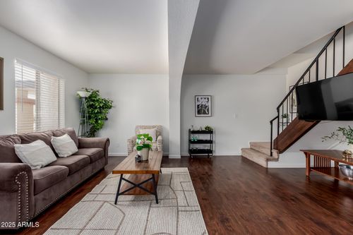 811 E Eugie Ave, Phoenix, AZ, 85022-4821 | Card Image