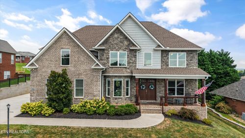 427 Royal Oaks Dr, Maryville, TN, 37801-9635 | Card Image