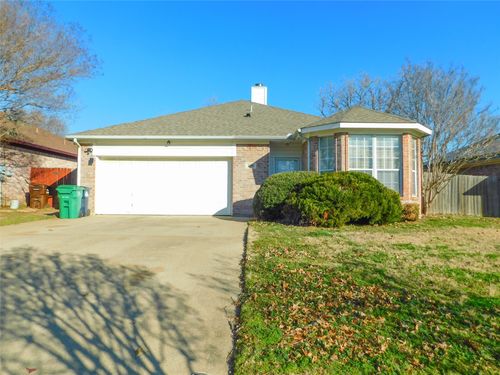 2305 Wildwood Ln, Denton, TX, 76210-3416 | Card Image