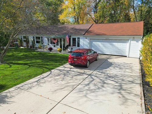 33566 Rhonswood Street, Farmington Hills, MI, 48335 | Card Image