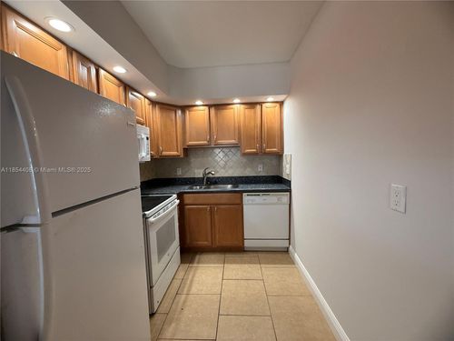 apt-314b-2424 Se 17th St, Fort Lauderdale, FL, 33316-3117 | Card Image