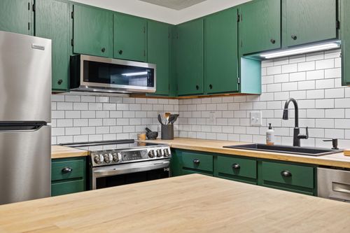 apt-223-3850 Plymouth Blvd, Plymouth, MN, 55446-3294 | Card Image