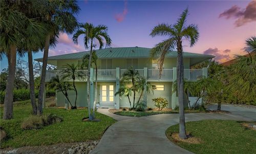 940 Sand Dune Dr, MARCO ISLAND, FL, 34145-7820 | Card Image