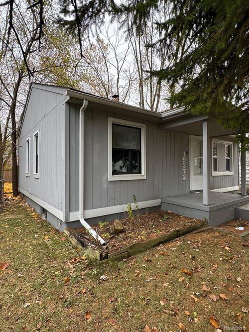 19372 Woodbine St, Detroit, MI, 48219-4675 | Card Image