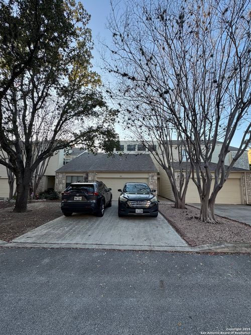 8411 Echo Creek Ln, San Antonio, TX, 78240-4972 | Card Image