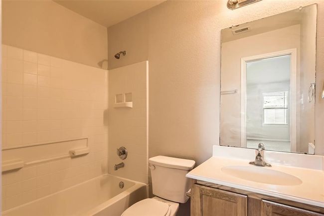 Primary Bathroom | Image 16