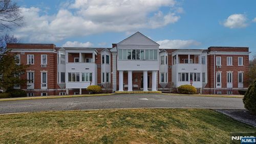 520 Newark Pompton, Pequannock Township, NJ, 07444 | Card Image