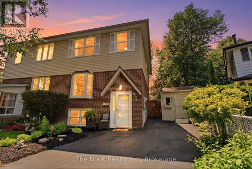 693 Nairn Court, Oshawa (McLaughlin), ON, L1J6H5 | Card Image