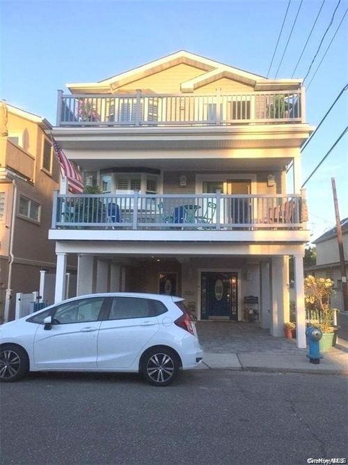 top-24 Virginia Ave, Hempstead, NY, 11550-6626 | Card Image