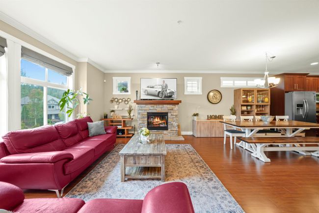 23166 Gilbert Drive, Home with 4 bedrooms, 3 bathrooms and 4 parking in Maple Ridge BC | Image 4