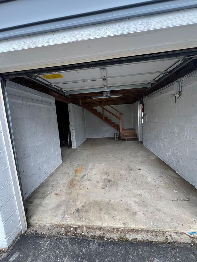 Garage with concrete block wall | Image 37