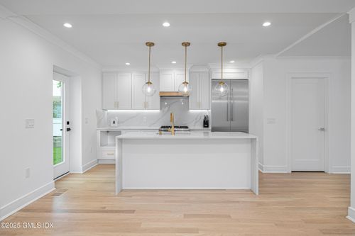 82 Josephine Evaristo Ave, Greenwich, CT, 06830 | Card Image