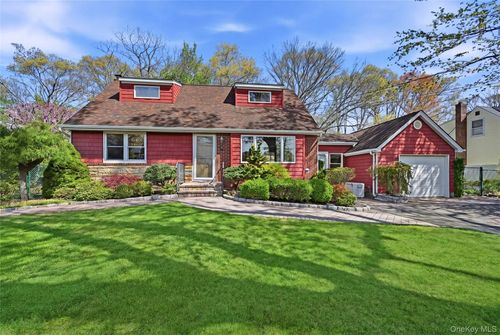 9 Robinson St, Shoreham, NY, 11786-2127 | Card Image