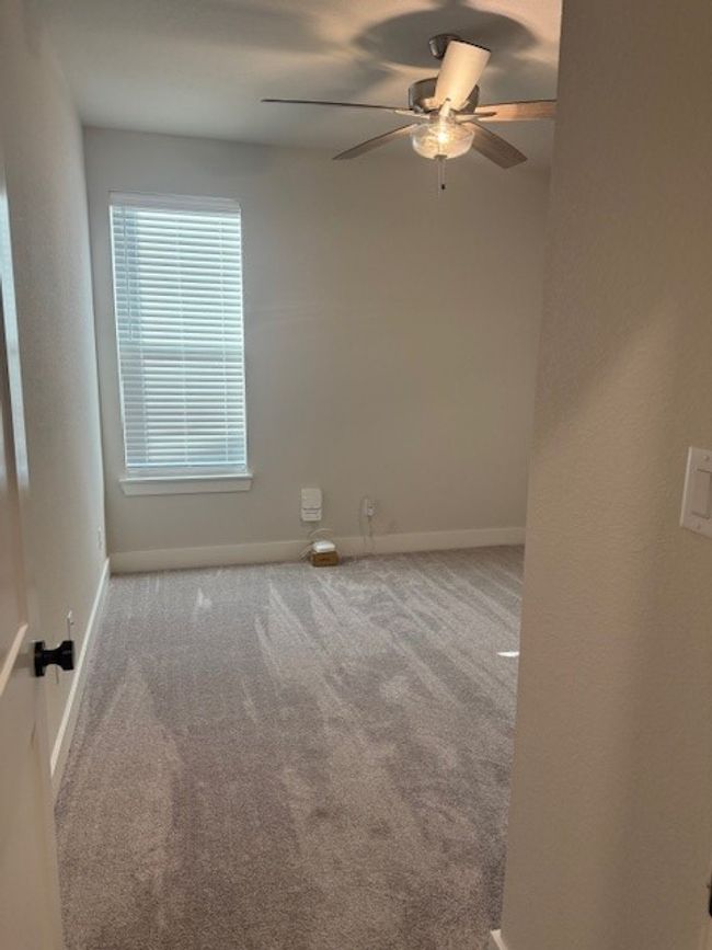 Unfurnished room with ceiling fan and carpet flooring | Image 20