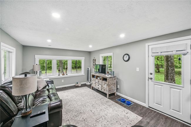 Relax & unwind after a day at the lake in the cozy living room. | Image 18