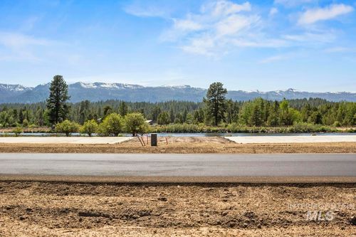 6 River St, Cascade, ID, 83611 | Card Image