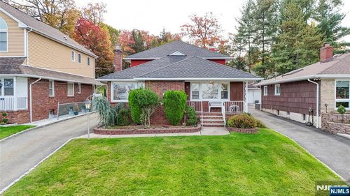 96 Lower Notch Rd, Little Falls, NJ, 07424-1806 | Card Image
