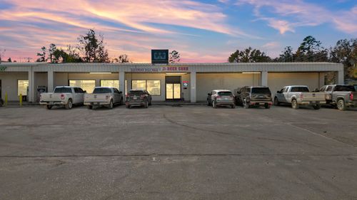 615 W Court St, Newton, TX, 75966-3010 | Card Image