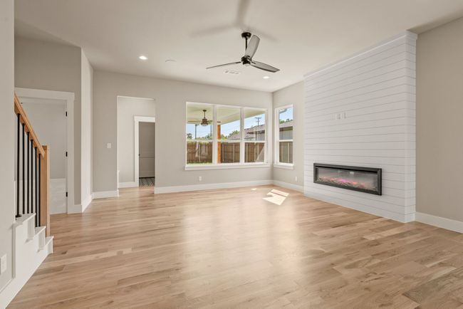 207 W 7 Th St, House other with 4 bedrooms, 3 bathrooms and null parking in Justin TX | Image 10