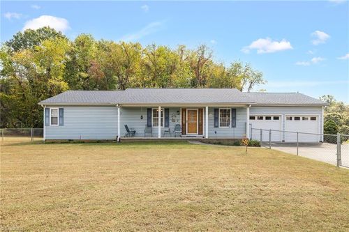 112 Skyline Cir, Eden, NC, 27288-8222 | Card Image