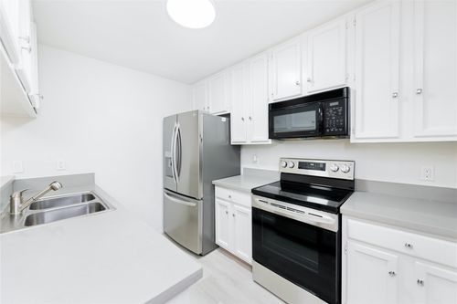 apt-129-11711 Memorial Dr, Houston, TX, 77024-7225 | Card Image