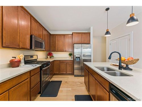 671 Robert St, Longmont, CO, 80503-9438 | Card Image