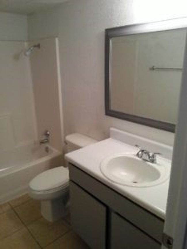 APT-236 - 1320 Wilson St, Condo with 2 bedrooms, 1 bathrooms and 2 parking in Lockhart TX | Image 5