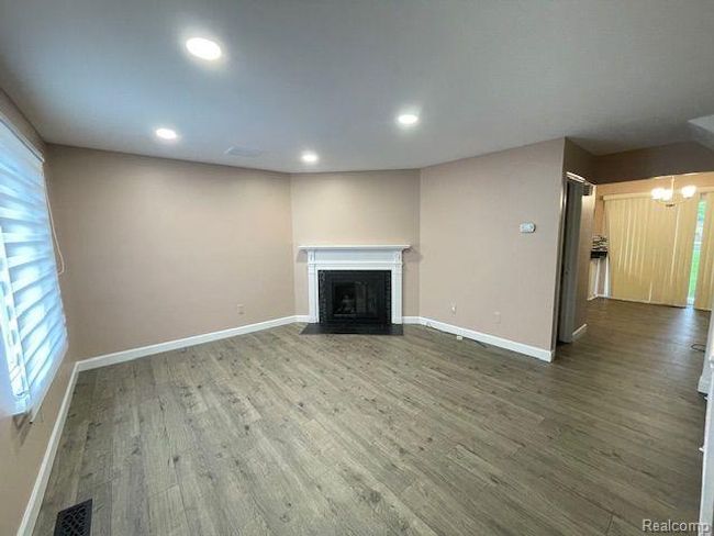 37310 Glenbrook Dr, Condo with 3 bedrooms, 2 bathrooms and null parking in Clinton Twp MI | Image 5