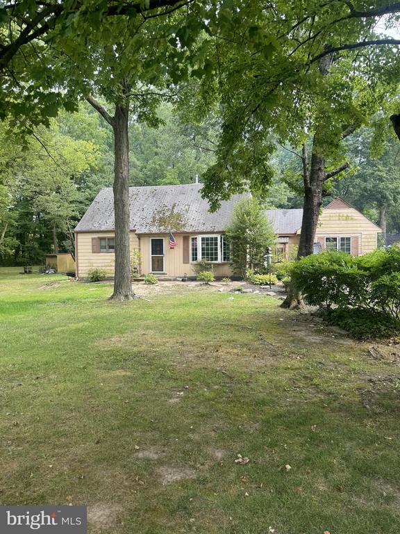 Oxford Valley Rd, Yardley, PA 19067
