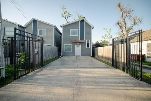 a-119 E 32nd St, Houston, TX, 77018-7701 | Card Image