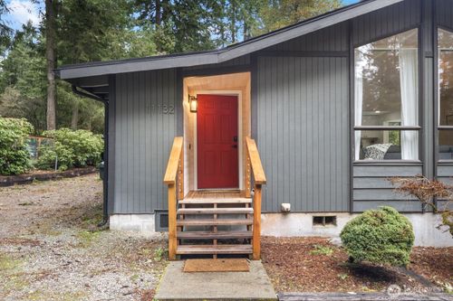 11132 Country Club Dr, Anderson Island, WA, 98303-8648 | Card Image