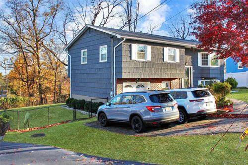 39 Greywood Dr, Orangeburg, NY, 10962-2419 | Card Image