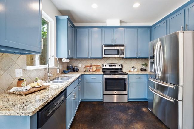 Plenty of counterspace for home cooked meals. | Image 12