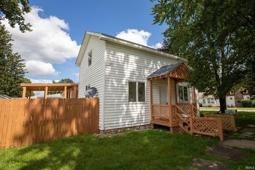 107 E Sunset Dr, Bourbon, IN, 46504-1533 | Card Image