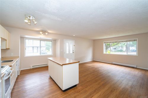 102-2525 Dingwall St, Duncan, BC, V9L2Y8 | Card Image