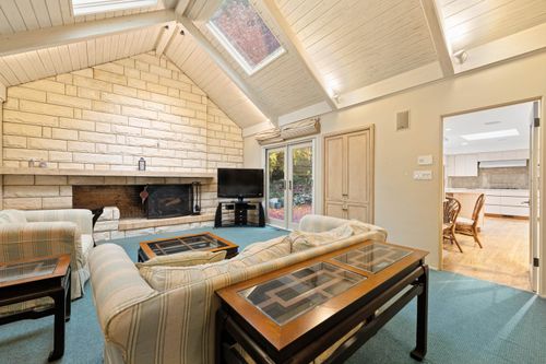 {{alt}} | Card Image