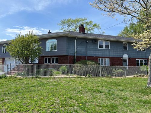 82 Yale Ave, Oakdale, NY, 11769-1517 | Card Image