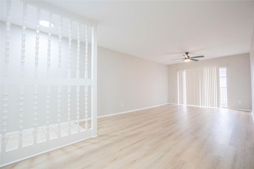 apt-207-2220 S Piney Point Rd, Houston, TX, 77063-1411 | Card Image