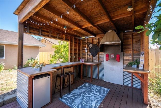 Great BBQ area with vent for smoke | Image 22