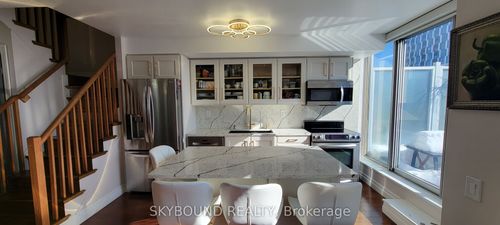 919-1040 The Queensway N/A, Etobicoke, ON, M8Z0A7 | Card Image