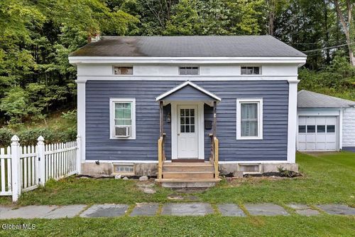7 N Union St, Cambridge, NY, 12816-1000 | Card Image