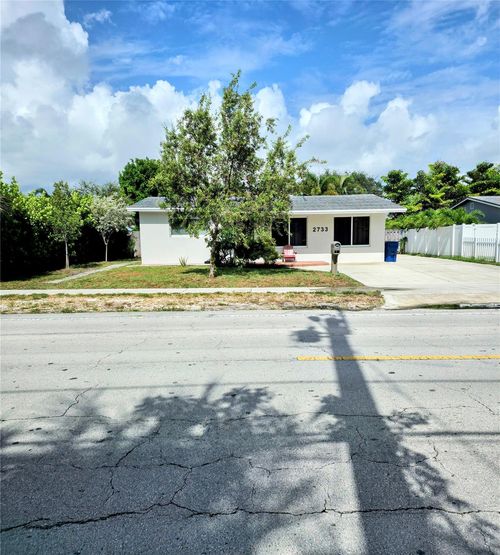2733 Ne 6th Ave, Wilton Manors, FL, 33334-2556 | Card Image