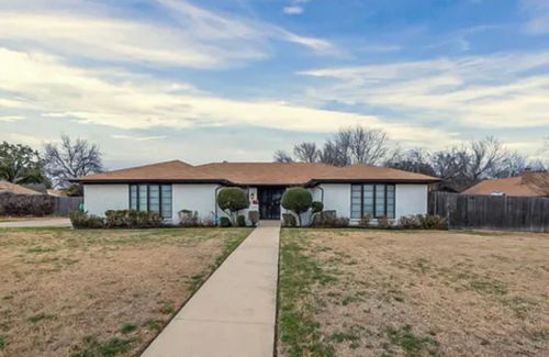 108 Haywood Dr, Benbrook, TX, 76126-4002 | Card Image