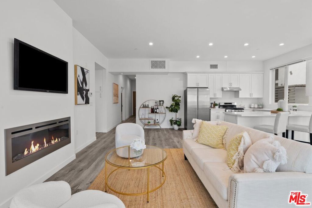Residential Lease in North Hollywood 4