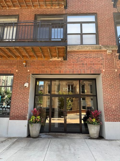 375 W Erie St, Chicago, IL, 60654-5710 | Card Image