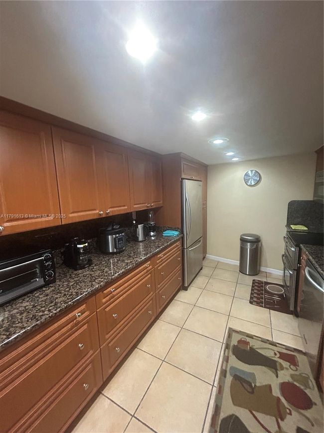 APT-434 - 5401 Collins Ave, Condo with 2 bedrooms, 2 bathrooms and null parking in Miami Beach FL | Image 4